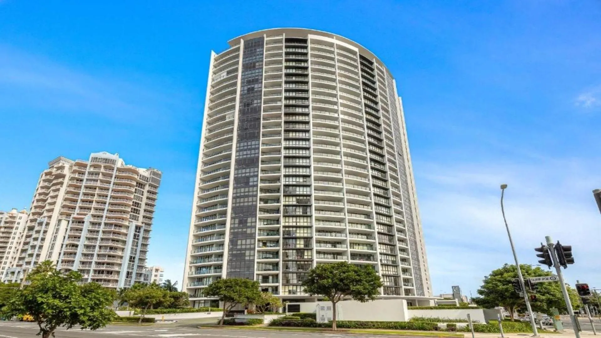 Private Rooftop Spa Penthouse Apartment - Sierra Grand - Coasthm Голд-Кост